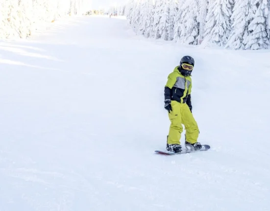Sezonul de schi în Poiana Brașov se deschide vineri