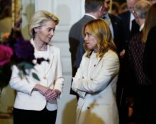 O scenă politică atent regizată și un pariu de 45 de miliarde de euro, pentru votul crucial. Dar încă nu se știe dacă avionul spre țările Mercosur va decola