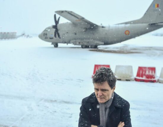 Cât a costat deplasarea lui Nicușor Dan la Paris cu aeronava Spartan