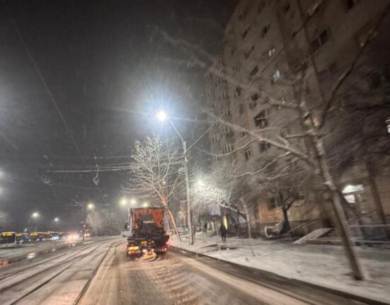 Autorităţile locale din Capitală intervin pentru deszăpezire