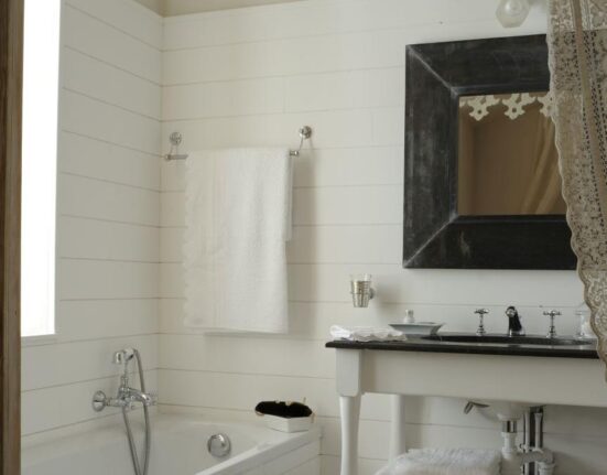 Atenție la covorașul din baie! Când trebuie să îl înlocuiești