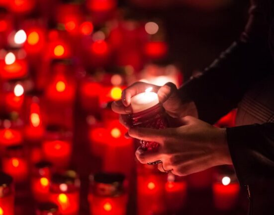 Zi de doliu național în Elveția pentru comemorarea victimelor incendiului din barul din Alpi