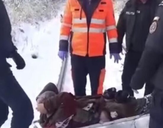 Un bărbat din Arad, găsit pe calea ferată, în stare de hipotermie