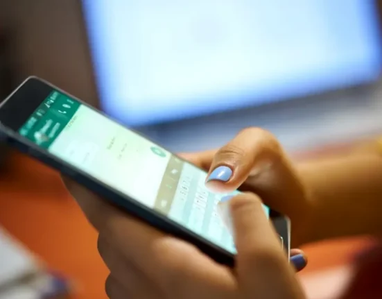 ‘Ai 3.200 de lei pe card?’ O nouă escrocherie foarte periculoasă se răspândește printre românii care folosesc WhatsApp