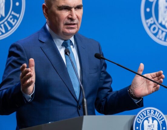 „Nu mai puteam continua așa”: Guvernul explică de ce a majorat impozitele pe proprietăți și mașini