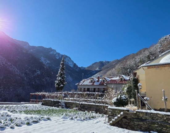 Românii, pe primul loc în topul pelerinilor la Muntele Athos. „A fi cu Dumnezeu nu înseamnă să faci de nota 5 sau 7”