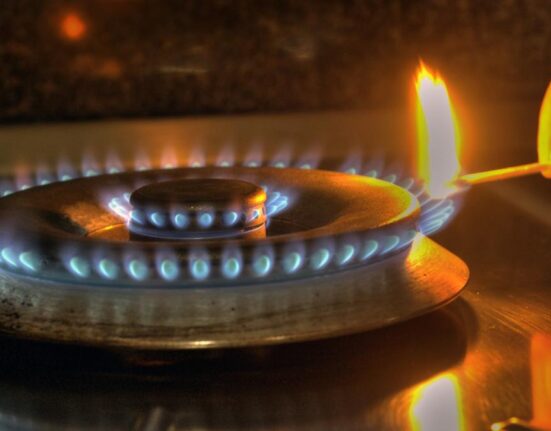 De ce e periculos să aprindem aragazul ca să ne încălzim? Riscurile intoxicării cu monoxid de carbon