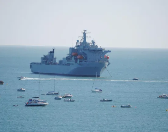 Ucraina susține că două nave de transport au fost lovite de drone rusești lângă un port ucrainean