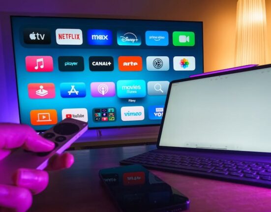 De ce ne plictisim într-o lume care are de toate, explicația psihologului. Ce este teoria „paradoxului alegerii”