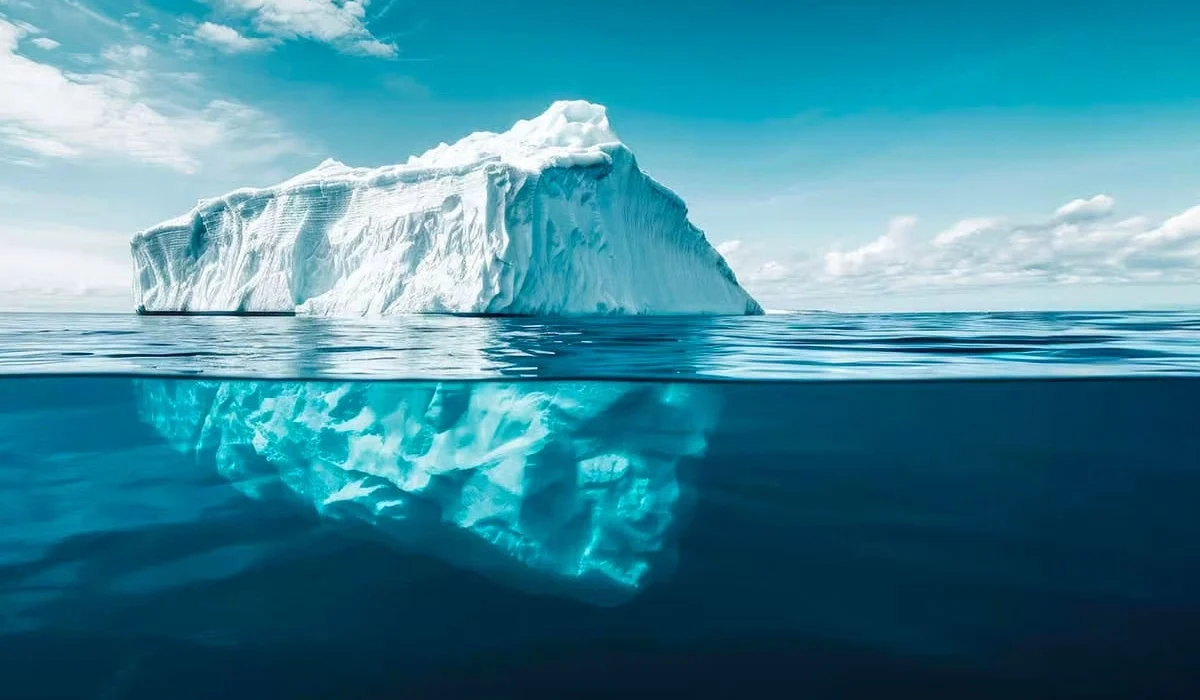 Dezintegrarea aisbergului A23a, cândva cel mai mare din lume, surprinsă într-o imagine satelitară