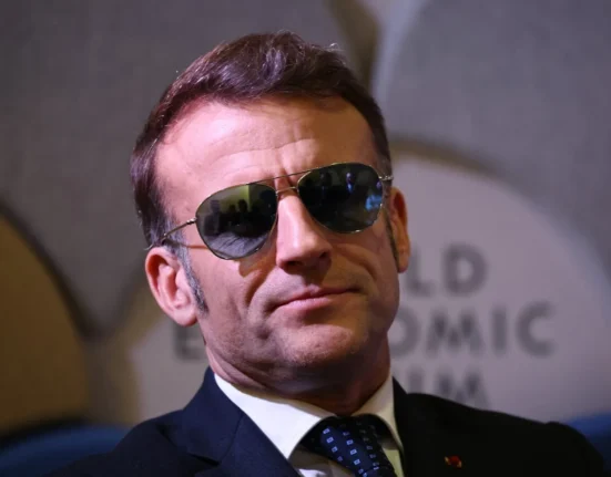 VIDEO Efectul Macron: Ochelarii de soare purtați de președintele francez la Davos i-au adus notorietate globală producătorului / Cât costă