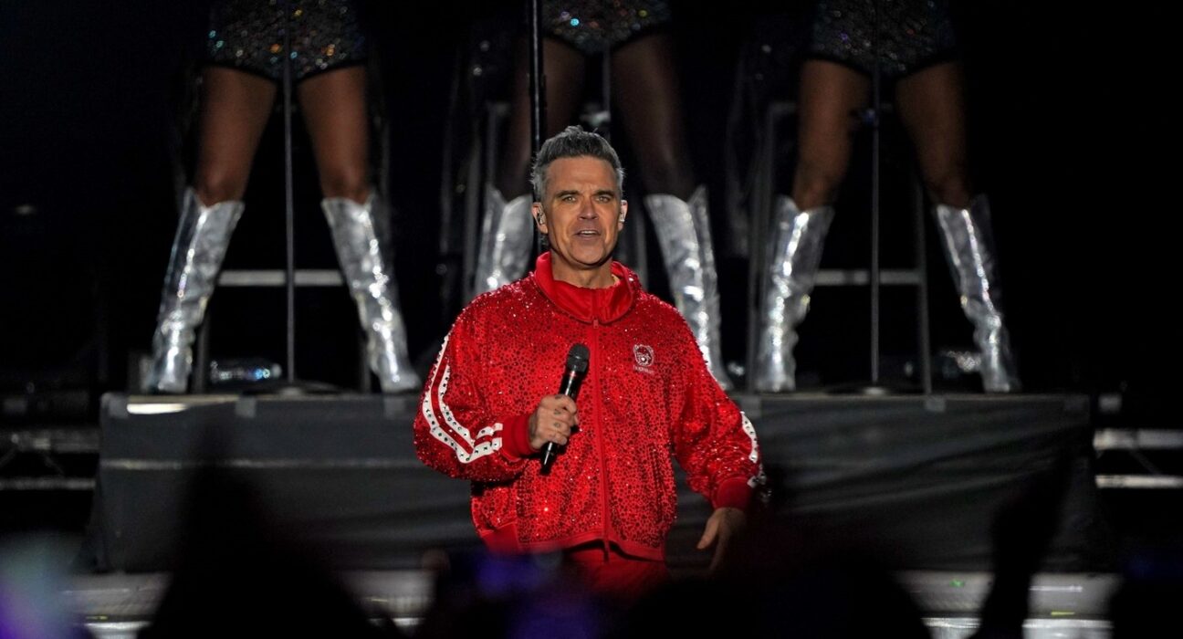 VIDEO Beatles, detronată. Recordul stabilit de Robbie Williams cu cel mai recent album al său