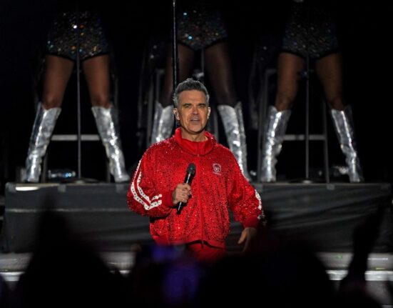 VIDEO Beatles, detronată. Recordul stabilit de Robbie Williams cu cel mai recent album al său