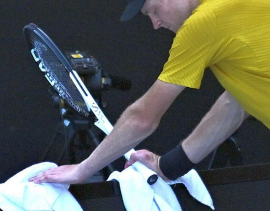 Cât noroc! Organizatorii i-au decis soarta lui Jannik Sinner în turul 3 la AO 2026. Italianul a trecut mai departe, după ce a vomitat în prosop și a vrut să se retragă