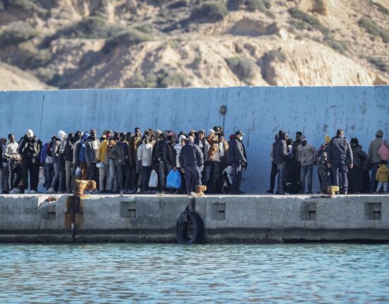 Grecia vrea să înăsprească pedepsele pentru migrația ilegală, cu închisoare pe viață și expulzări imediate. Zeci de ONG-uri critică proiectul