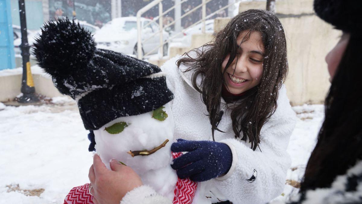 Horoscop 25 ianuarie 2026: patru zodii primesc un dar important sub Luna în Taur