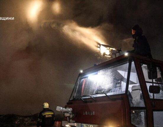 Atac masiv asupra Ucrainei: rachete balistice și peste 100 de drone lansate de Rusia. Zeci de bucătării de campanie au fost desfășurate la Kiev pentru locuitorii fără gaz și căldură