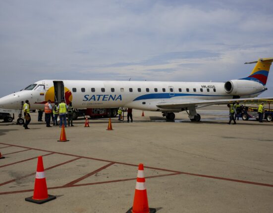 Avion prăbușit într-o regiune montană cunoscută pentru plantațiile de coca. 15 oameni, printre care și un politician, au murit