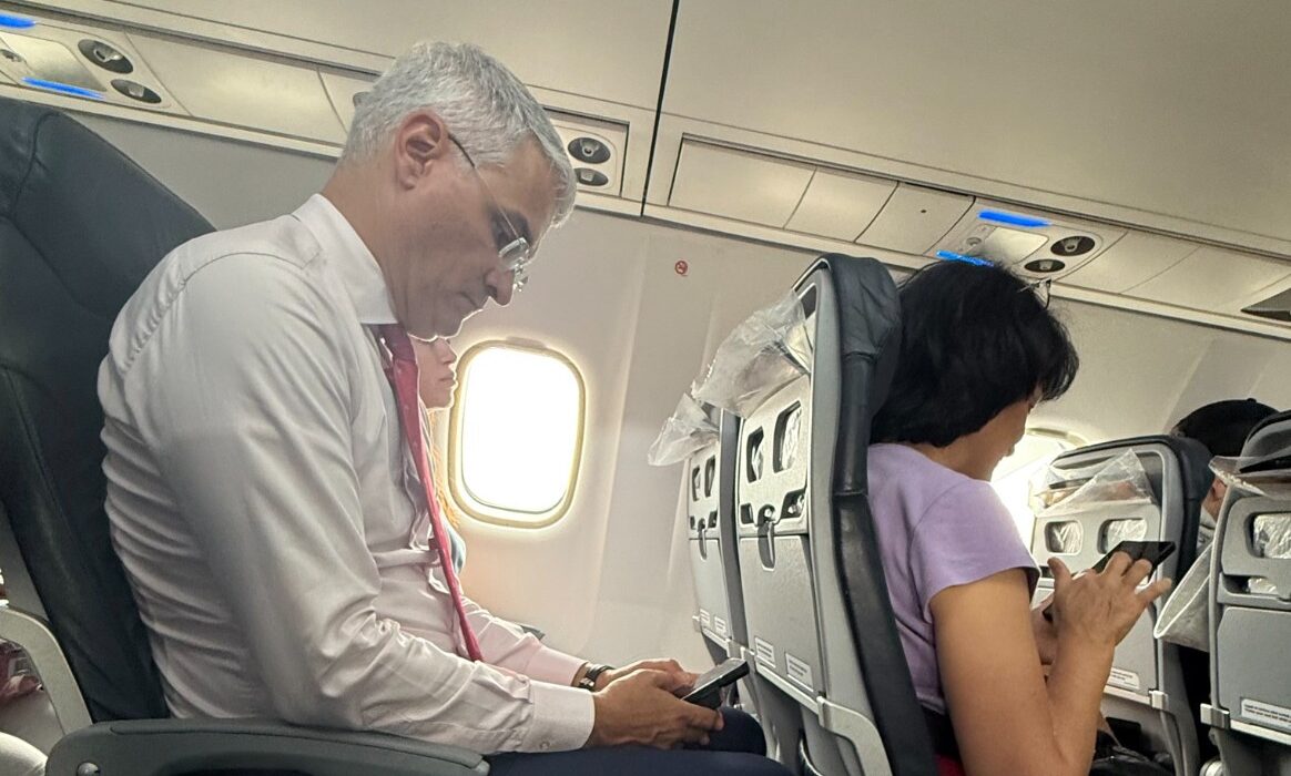 Un ministru publică cheltuielile cu deplasările externe din ministerul său: „Mi-am plătit singur o parte din zboruri”