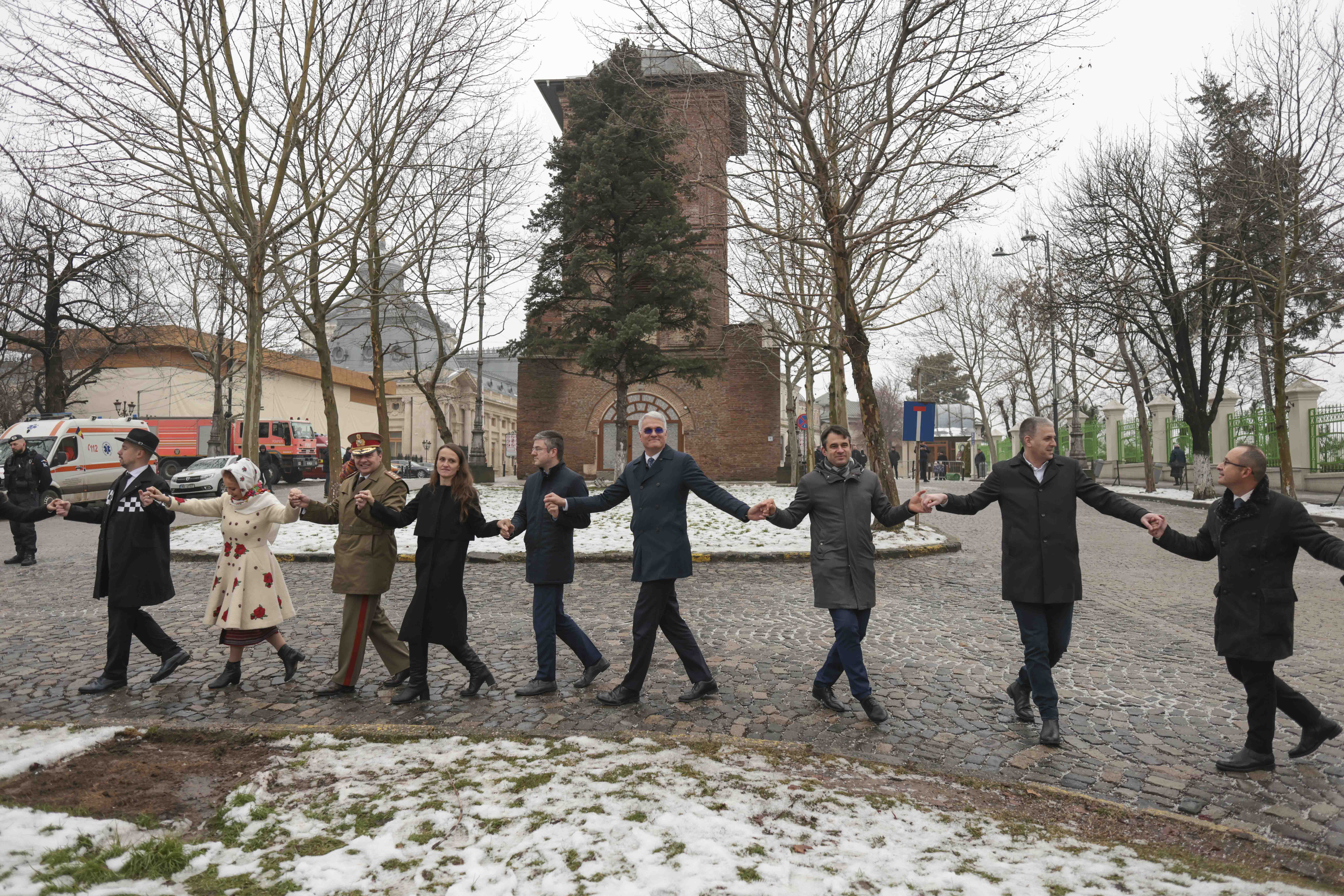 Hora Unirii la monumentul domnitorului Alexandru Ioan Cuza FOTO: Inquam photos/ George Călin