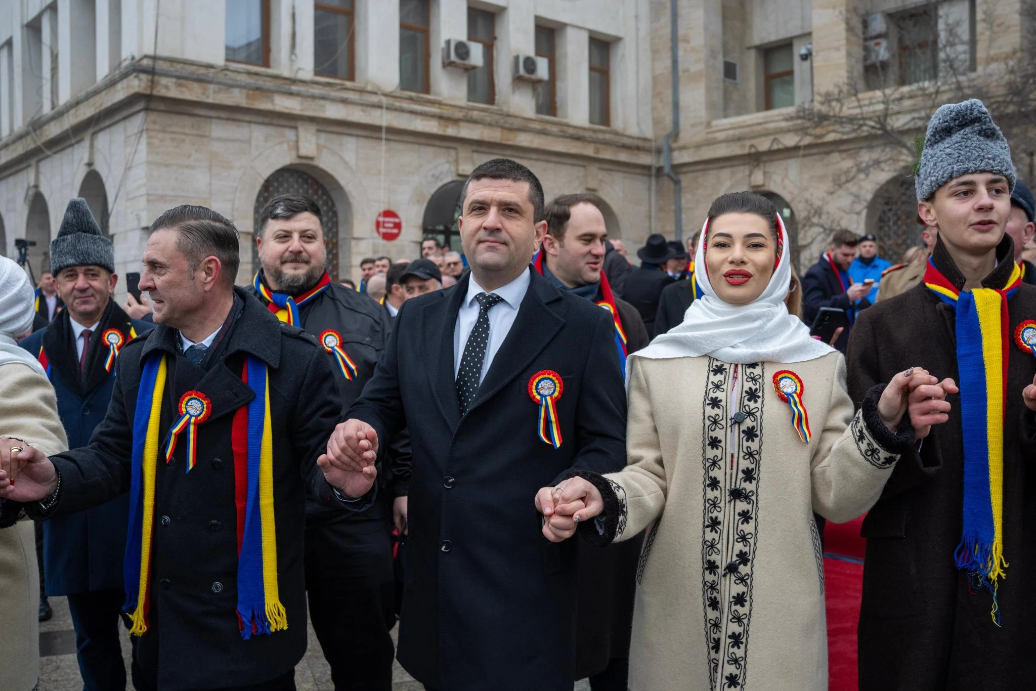 Ministrul Apărării, în Piața Unirii din Focșani FOTO: Facebook/ Radu Miruță