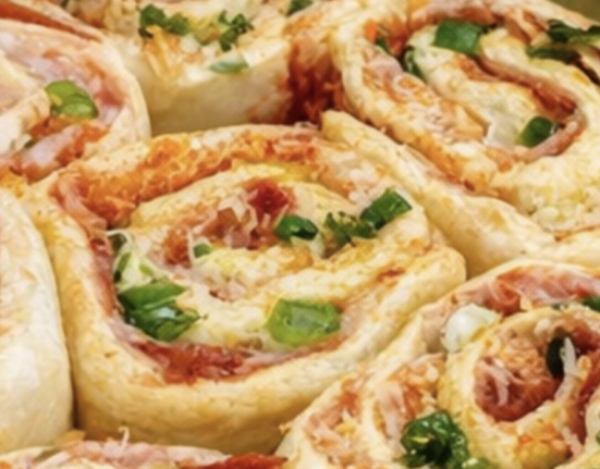O rețetă excelentă și rapidă pentru o seară de duminică la film: melci din pizza