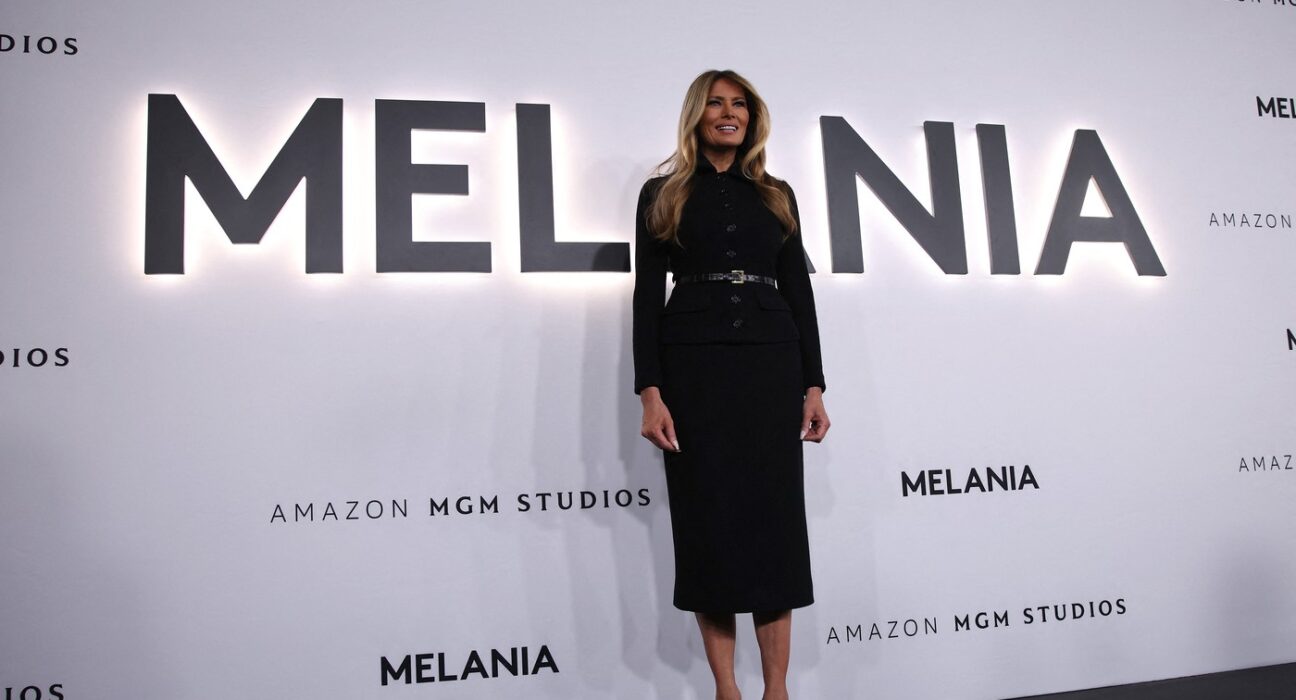 Regizorul filmului „Melania”, în fotografii alături de Jeffrey Epstein / Brett Ratner a fost acuzat în trecut de mai multe femei de hărţuire sexuală