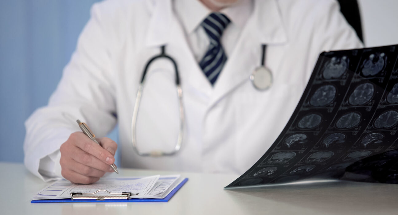Ministrul Sănătăţii anunţă schimbarea codurilor de boală, după decizia privind neplata primei zile de concediu medical