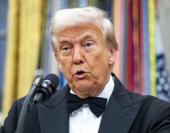 Trump spune că premiile Grammy de anul acesta au fost „imposibil de urmărit”. Prezentatorul, catalogat drept „un ratat total”