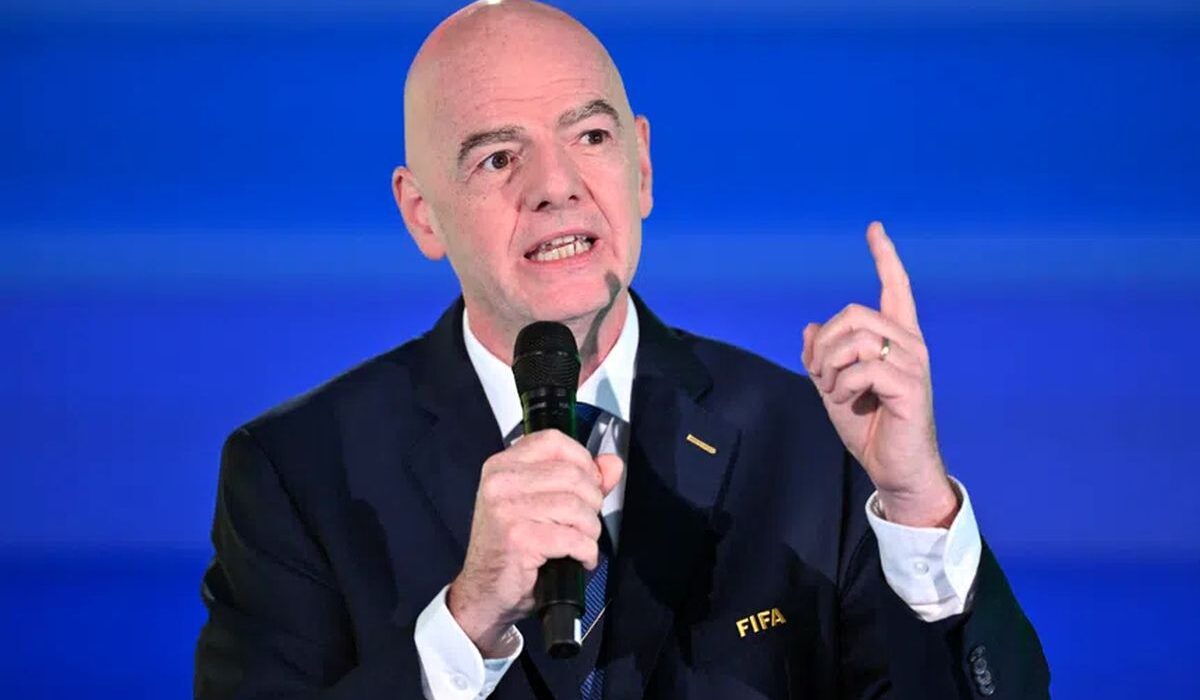 Gianni Infantino dinamitează fotbalul internațional și cere ca Rusia să fie reprimită în competiții