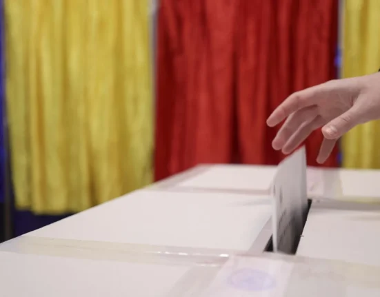 Cine este omul care a redactat raportul prin care contestă intervenția Rusiei în alegerile din România