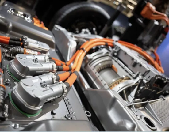 Se cam fâsâie moda mașilor electrice: O țară uriașă renunță definitiv la obiectivul de a vinde doar electric până în 2035