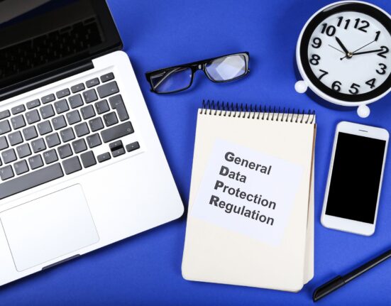 20.000 EUR, amendă GDPR pentru magazinul online de optică Lensa