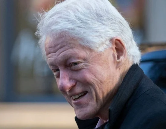 Bill Clinton face din nou apel pentru o audiere publică în ancheta privind cazul Epstein