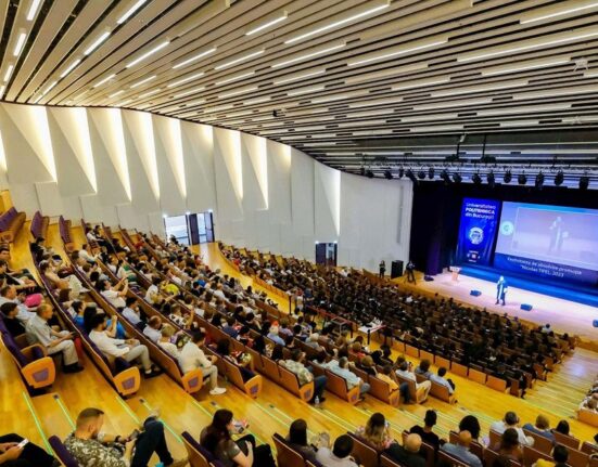 Bursele studenţeşti din România, printre cele mai mici din UE. Cum se descurcă tinerii cu cheltuielile zilnice