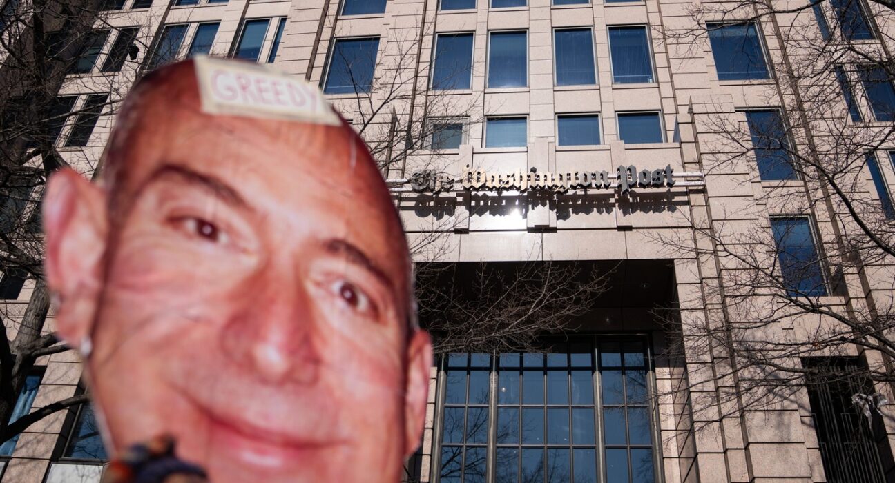 Demisie neașteptată la vârful Washington Post: Jeff Bezos schimbă conducerea la doar câteva zile după ce o treime din redacție a fost eliminată