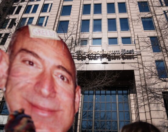 Demisie neașteptată la vârful Washington Post: Jeff Bezos schimbă conducerea la doar câteva zile după ce o treime din redacție a fost eliminată
