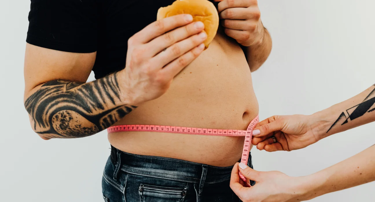Românii sunt repetenți la capitolul ‘siluetă’: Gradul de obezitate, atât la adulți, cât și la copii, îi sperie pe medici