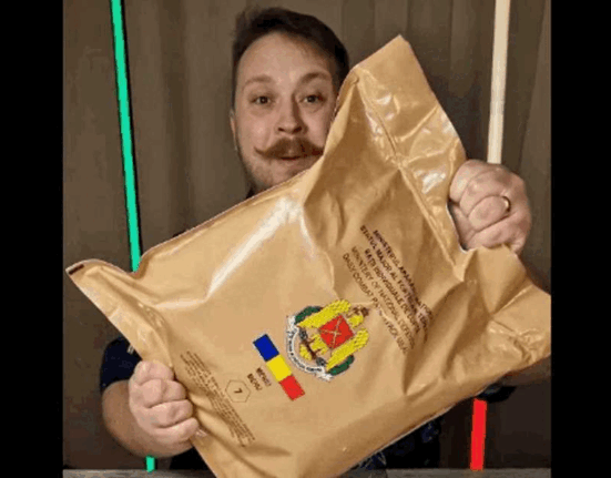 „Cred că un soldat ar spune mulțumesc”. Un vlogger rus prezintă rația individuală de hrană din Armata Română