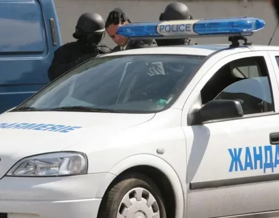 Doi bărbați și un copil de 15 ani suspectați de o triplă crimă au fost găsiți morți într-o rulotă pe munte, în Bulgaria