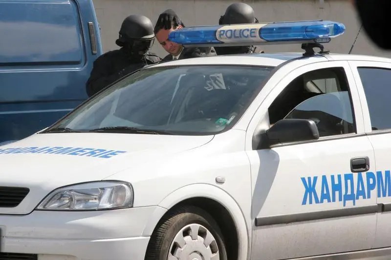 Doi bărbați și un copil de 15 ani suspectați de o triplă crimă au fost găsiți morți într-o rulotă pe munte, în Bulgaria