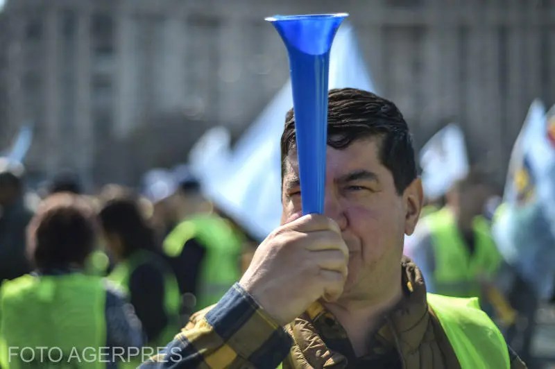 Grevă de avertisment, astăzi, în peste 1.300 de primării din ţară. Bolojan, întâlnire cu primarii la Parlament / Ce a spus premierul despre reorganizarea administrativ-teritorială
