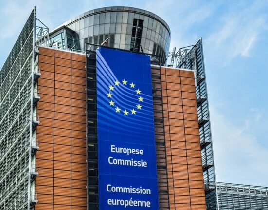Ce spune Comisia Europeană după noua amânare a verdictului privind pensiile speciale dată de CCR