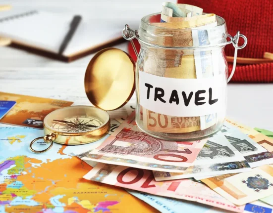 Vacanțele se scumpesc. Destinația care introduce o taxă turistică de 3% pentru a combate supraturismul