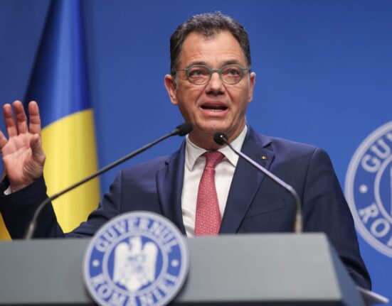 Prima reacție a lui Bolojan după ce secretarul general al Guvernului a comparat tăierile de posturi cu Auschwitz