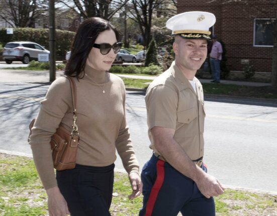 Povestea unei orfane afgane, cu deznodământ pronunțat în instanță. Rănită grav într-un schimb de focuri, fata a fost adoptată de un soldat american