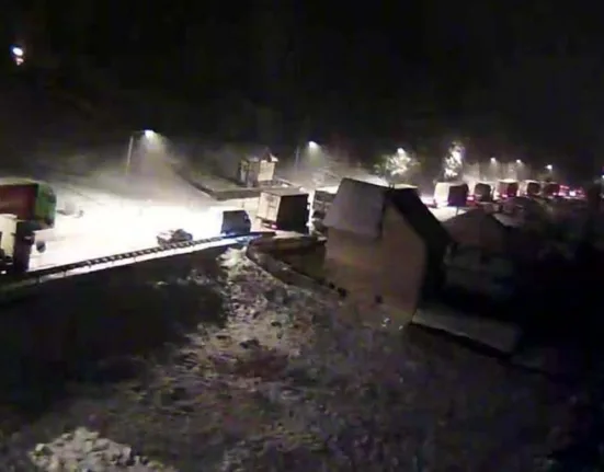 Viscolul îngreunează traficul pe DN 1 Brașov