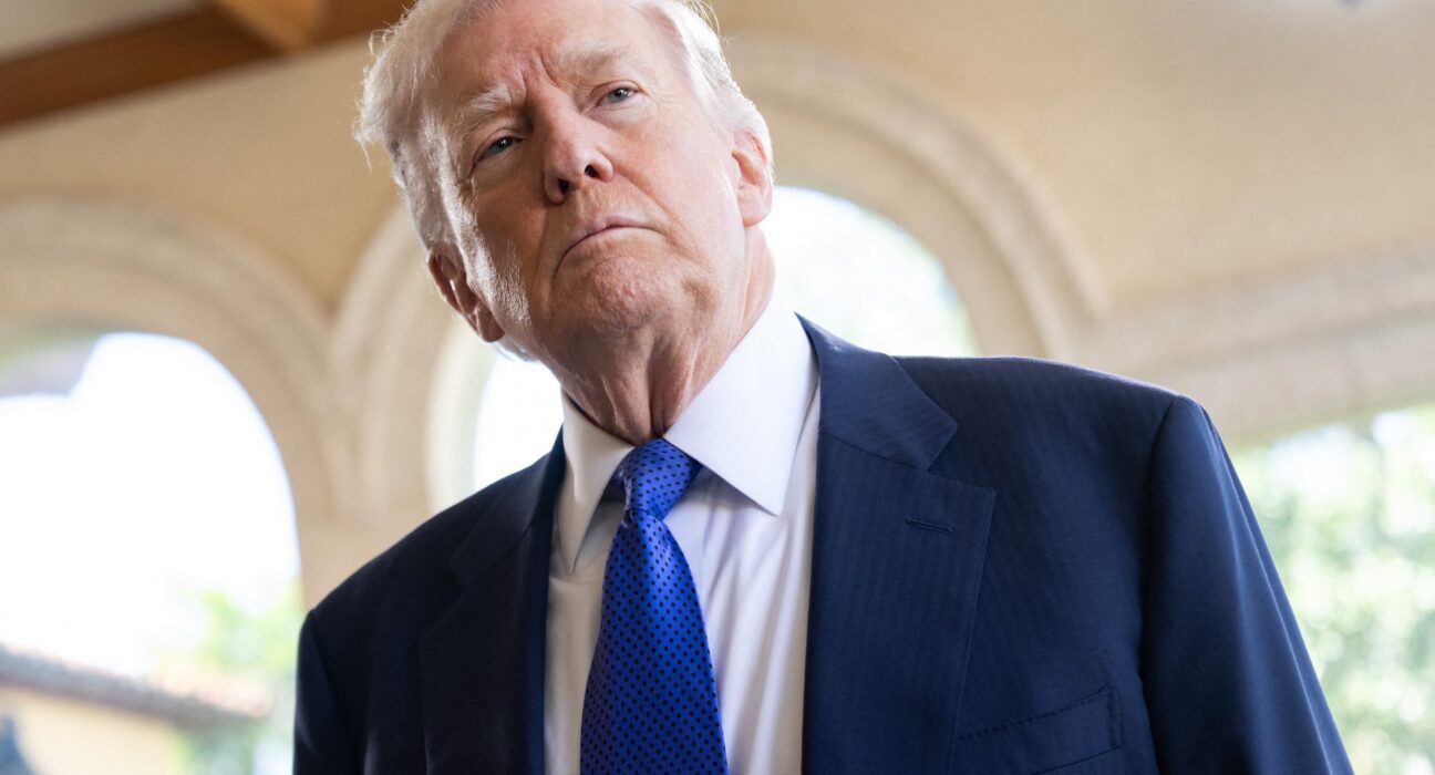 Donald Trump îl acuză pe Obama că a dezvăluit informații clasificate despre extratereștri