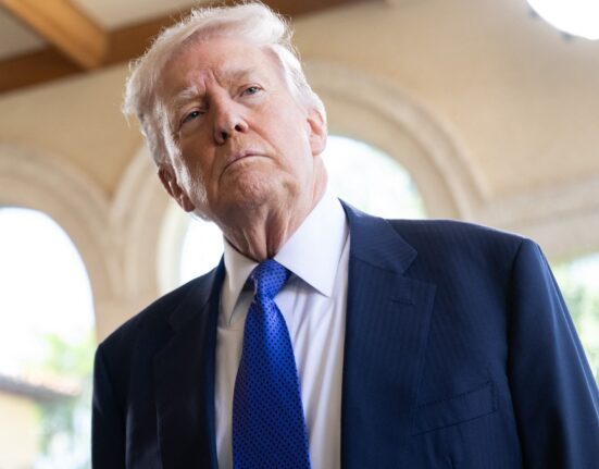 Donald Trump îl acuză pe Obama că a dezvăluit informații clasificate despre extratereștri