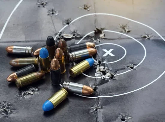 De teama războiului, civilii au luat cu asalt poligoanele din Polonia. Autoritățile, în alertă din cauza numărului record de arme deținute legal